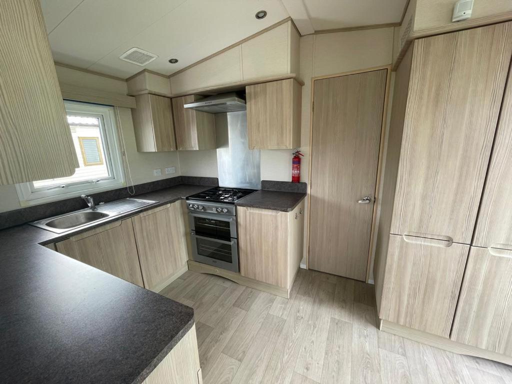 צ'אפל סנט לאונרדס Pg177 Golden Palm Resort 8 Berth Caravan With Decking מראה חיצוני תמונה